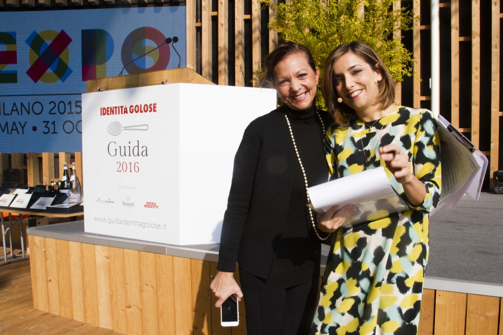 Galleria fotografica






Il palco, pronto per la presentazione








Le porcellane Figgjo Norway omaggiate ai premiati, fornite da Caraiba Luxury, partner storico di Identità Golose, e i main sponsor della Guida 2016: Acqua Panna e S.Pellegrino, Birra Moretti e Ruinart
 





