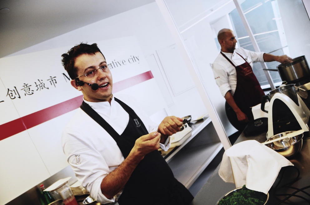 Galleria fotografica






Federico Graziani e Alessandro Negrini, sommelier e chef de Il Luogo di Aimo e Nadia a Milano





