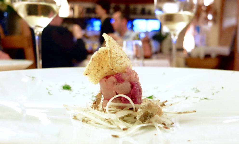 Galleria fotograficaLa nostra cena a La Subida negli scatti di Tanio Liotta. Ricotta salata su letto di polenta
Bruscandoli, pane condito, sclopit, uovo di quaglia
