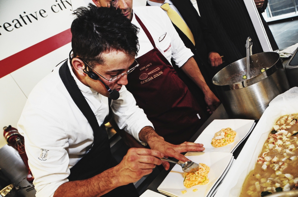 Galleria fotografica






Federico Graziani e Alessandro Negrini, sommelier e chef de Il Luogo di Aimo e Nadia a Milano








La lezione di Alessandro Negrini





