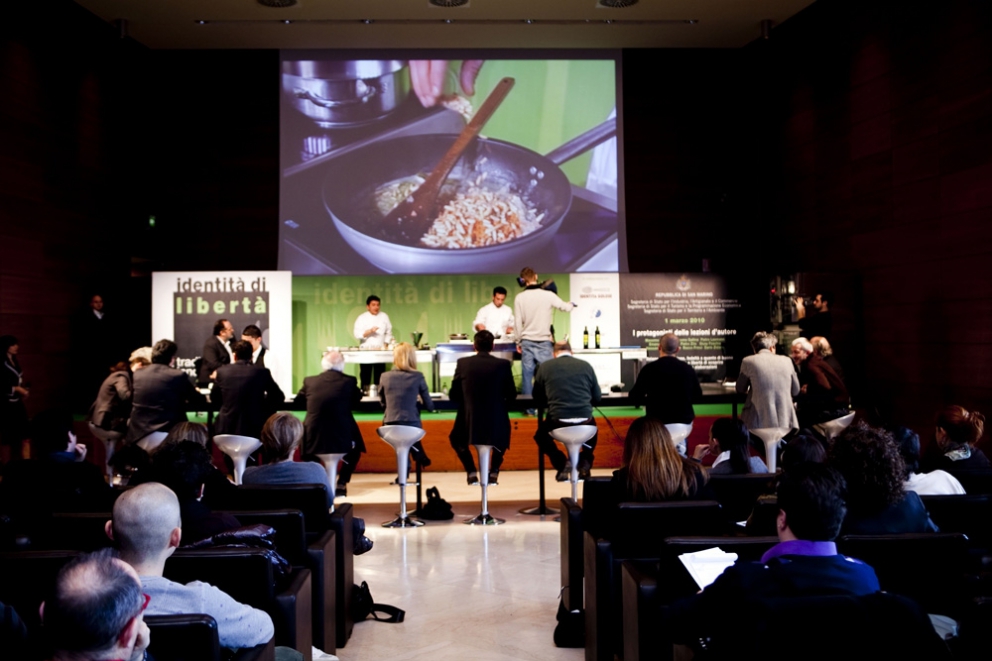 Galleria fotografica






Identità di libertà 2010 - Preparazioni





