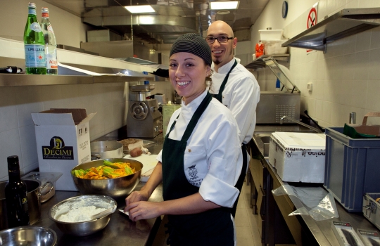 Galleria fotograficaIl Teatro del Gusto, al terzo piano della Citt&agrave; del Gusto del Gambero Rosso a Roma, Il teatro ha ospitato la finale della prima edizione del Premio Birra Moretti Grand Cru.Paolo MarchiFederico de Cesare Viola, giornalista, e Alessandra Medolago, titolare di Cantiere di Comunicazione.