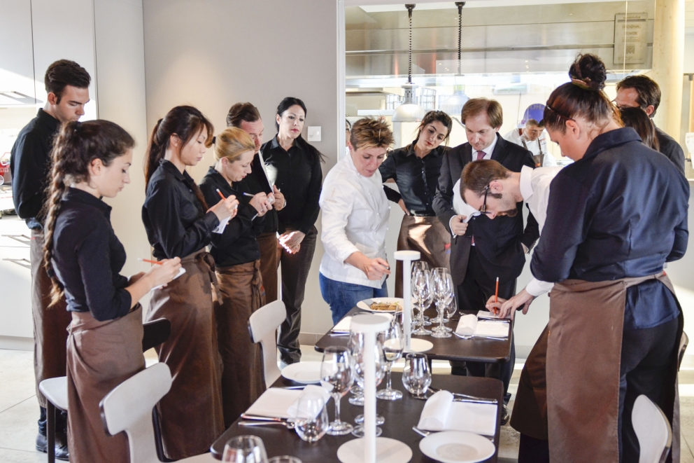 Galleria fotografica






Andrea Ribaldone dà indicazioni alla squadra








In posa








Briefing prima del serivizio








Con Ugo Alciati






