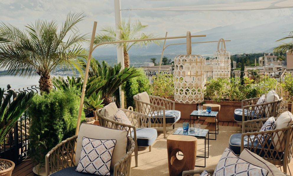 Le Bar Louis Vuitton: com'è il nuovo sogno francese, lassù a Taormina
