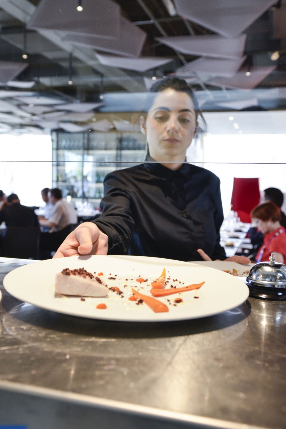 Galleria fotografica






Andrea Ribaldone dà indicazioni alla squadra








In posa








Briefing prima del serivizio








Con Ugo Alciati








Viviana Varese spiega i piatti ai camerieri








Riunione con Anthony Genovese























Con Carlo Cracco

























