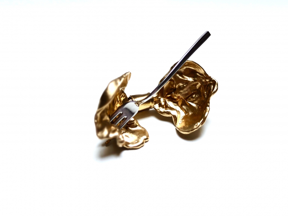 Galleria fotograficaBreakfast at Tiffany&rsquo;s
Seta, pvc, acciaio, cristallo, silicone
Bubbles are forever 
Nylon spalmato, pvc, vetro, alluminio
Make a wish...
Nylon spalmato, pvc, silicone, zucchero, cera
Ready to order? 
Carta fotografica, pvc
Lights, camera, action! 
Velluto di seta, pvc, ottone
Dreams are made of crumbs..
Rasatello di cotone, pvc, pane
Bank robbery
Velluto di seta, pvc, uova di quaglia, vernice acrilica
Bank robbery
Velluto di seta, pvc, uova di quaglia, vernice acrilica
Recipe for success 
Rasatello di cotone, pvc
The big nosh 
Prato sintetico, alluminio, vernice acrilica
The big nosh 
Prato sintetico, alluminio, cotone
The big nosh 
Prato sintetico, alluminio, vernice acrilica
