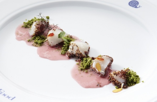 Galleria fotograficaFulvio Pierangelini, a lungo chef del Gambero Rosso di San Vincenzo (Livorno)La celebre Passatina di ceci con gamberi di Fulvio Pierangelini (qua il racconto integrale della lezione)Davide Scabin, chef del Combal.Zero di Rivoli (Torino)Il cyber egg di Davide Scabin, piatto simbolo del cuoco piemontesePasta salad di Davide ScabinVittorio Fusari, Dispensa Pane e Vini ad Adro (Brescia)L&rsquo;Interpretazione dell&rsquo;agnello di Alpago di Vittorio FusariLa pecora con gli occhiali della Val di Fanes, Vittorio FusariVirgilio Martinez, ristorante Central, Lima, Per&ugrave;
&nbsp;