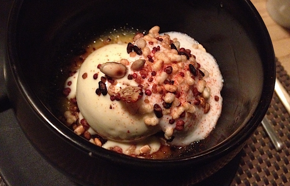 Galleria fotografica






Panoramica dal 32mo piano del Lotte Hotel di Seul. La capitale della Corea del Sud (che i locali pronunciano "sol"), con 10 milioni di abitanti (25 considerando tutta la proncia di Gyeonggi) è tra le città più popolose al mondo








Sfigurata nel Novecento dai Giapponesi (prima parte del secolo) e dalla guerra di Corea (1950-1953), oggi Seul ha un aspetto moderno, piuttosto occidentale








Con decine di milioni di turisti all'anno, Seul è tra le 10 città più visitate al mondo. Nella foto, una delle attrazioni più viste in città: il Dongdaemun Design Plaza, progettato da Zaha Adid e Samoo e completato nel marzo del 2014
 








A passeggio per il quartiere di Myeongdong, molto frequentato anche per l’alta concentrazione di ristoranti








Il viaggio era cominciato bene: tra le opzioni commestibili sui voli di Korean Air c’è proprio una squisita Bibimpap, con tanto di foglietto illustrativo








Bancarelle all’ingresso del mercato Namdaemun, tra i più popolari di Seul. Chiunque può andare e comprare; non occorrono licenze








Namdaemun, trippa a mollo








L’affitto di una bancarella al Namdaemun costa circa 2.000 dollari americani al mese, ma consente un ricavo medio mensile di almeno il doppio








Cozze giganti, molto popolari sulle tavole coreane








I mercati sono sterminati, molto puliti e per nulla caotici








All’interno del mercato, c’è anche un ristorante molto spartano e molto buono. Serve di tutto: hoe (pesce crudo), kimchi (verdure fermentate), guk tang (zuppe), bibimpap…








Baek kimchi: cavolo stufato con rape bianche, pere, prezzemolo coreano. Talvolta è servito anche con le castagne








Scodella di Bibimbap








Uova di quaglia bollite, aglio e edamame








A chiusura del pasto, ecco una bella zuppa fumante (erano le 8 del mattino)








Zuppa di alghe e merluzzo








Mingles, sulla Cheongdam-dong nel quartiere di Gangnam-gu, è l’indirizzo più interessante di cucina coreana contemporanea. L’ha aperto poco più di un anno fa Mingoo Kang, tornato a casa dopo esperienze da Martin Berasategui e da Nobu Bahamas








Mingoo Kang propone un solo menu degustazione da 88.000 won (circa 70 euro). Ognuno dei piatti contiene sempre un elemento fermentato








Mingles esprime un approccio creativo fondato però sulle salse fermentate, pilastro della cucina coreana tradizionale: cho (aceto), gan-jang (salsa di soia), gochu-jang (pasta molto piccante di peperoni rossi, fagioli di soia bolliti e sale), doen-jang (pasta di fagioli di soia), erbe e spezie








Composizione iniziale di amuse bouche. Da sinistra a destra: Polpo, foglia di senape e pasta di aioli fermentata; Gelatina di bacche omija, zuppetta di asparagi bianchi, mirtilli e spuma di aceto nero e Pera arrotolata nella sogliola (salsa di gochu jang marinata nello yuzu), uva e peperoncino








Sandwich di fegato di rana pescatrice in sfoglia di miele su chip di funghi








Insalata di noodle di riso con senape coreana, spuma di tofu, alghe marinate, abalone e aragosta








Torchon di foie gras marinato nel doen jang (pasta di fagioli di soia), vino di prugne dorate corane e kimchi bianco








Branzino al vapore con calamari mignon brasati in cima e alga combu, brodo di alghe, granchio e kimchi bianco








Cracker di alghe e tapioca con polvere di tartufo, uova di salmone, melanzana e purea di mango








Noodle di umami (capelli d’angelo, pasta di alghe e inchiostro di seppia), brodo di pollo e pesce, spuma di lemongrass, ricci di mare, ostriche fritte e gambero





