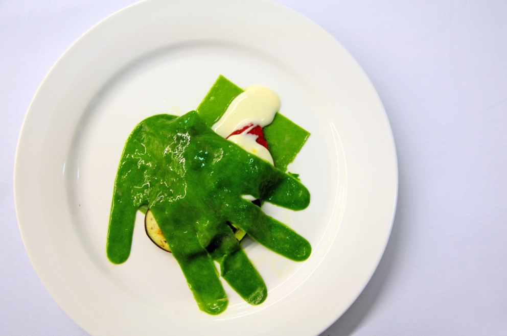 Galleria fotografica






Federico Graziani e Alessandro Negrini, sommelier e chef de Il Luogo di Aimo e Nadia a Milano








La lezione di Alessandro Negrini








Il Risotto carnaroli in guazzetto di mare di Alessandro Negrini








Il cooking show di Andrea Berton, chef del Trussardi alla Scala a Milano








Gli spaghetti alla chitarra di Andrea Berton








Gli spaghetti alla chitarra di Andrea Berton








Elio Sironi, chef del Bulgari a Milano








Il cooking show di Pietro Leemann, chef del Joia a Milano








La preparazione del Raviolo a mano di Pietro Leemann





