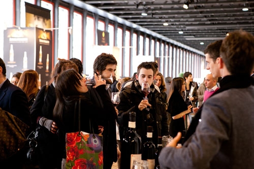 Galleria fotograficaA sinistra, Roberto Ceraudo, vignaiolo calabrese e tra i grandi protagonisti di Milano Food & Wine FestivalClaudio Sadler, cuoco protagonista di MF&WF (foto Ezio Zigliani)Federico Graziani del Luogo di Aimo e Nadia e Luca Gardini, due grandi sommelier (foto Ezio Zigliani)Pietro Zito, cuoco di Antichi Sapori a Montegrosso d'Andria (foto Ezio Zigliani)All'estrema destra, Davide Oldani del D'O di Cornaredo (Milano, foto Ezio Zigliani)Massimo Bottura (foto Ezio Zigliani)foto Ezio Zigliani