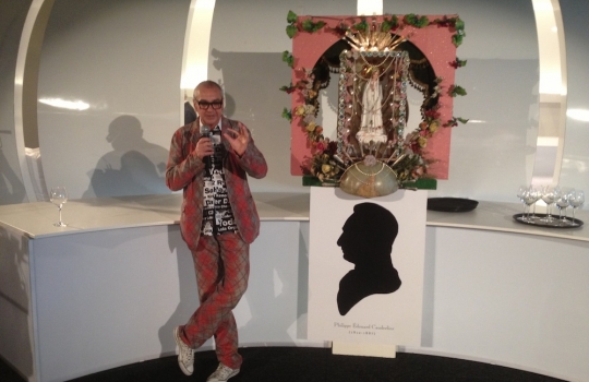 Photogallery






With 250thousand inhabitants, Gent (or Gand) is the third largest city in Belgium. With its canals and its laid back life, it competes with Bruges for the title most beautiful city in the Flanders 








The Sunday began at the Flemish Food Fest, a festival in which everyone was grilling all sorts of food. In the photo, the chef table with many of the chefs that were to be the protagonists of the Gelinaz! dinner








Colagreco, Redzepi and the kitchen-van. The location was kept secret until the beginning of the show, at around 7 pm








The two long tables set at the Icc in Gent. Three shifts: 1-8, 9-16, 17-24. We were so lucky we enjoyed them all








In the kitchen, works to dismember the chickens from Gent begin





