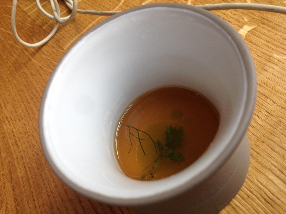 Galleria fotografica






Manzo, lampone, parmigiano








Piselli, panace e arancio confit








Bietole e more








Uovo, mais, cumino








Pomodori, mandorle e polveri di basilico rosso e verde








Pan brioches su un letto di fieno con burro della Normandia





