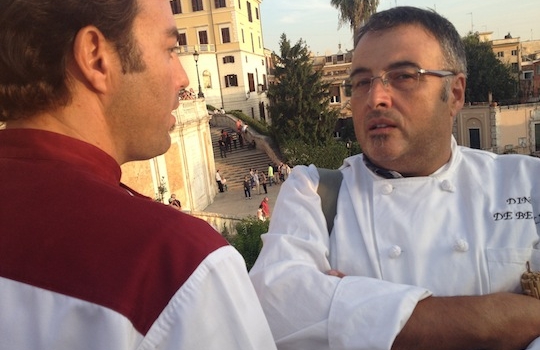 Galleria fotograficaPalloncini rossi in piazza di Spagna: via a Chef sotto le stelle 225 gradi, sole e tanti sorrisiLa terrazza del Palazzetto dell'Hotel Hassler, prologo dell'eventoA sinistra, il colombiano Roy Caceres di Metamorfosi e&nbsp;Massimo D'Innocenti di Casina ValadierA destra, Michele Gioia del Cesar della Posta VecchiaGianfranco Pascucci scherza con Alessandro Circiello e&nbsp;Anna Dente dell'Osteria di San Cesario