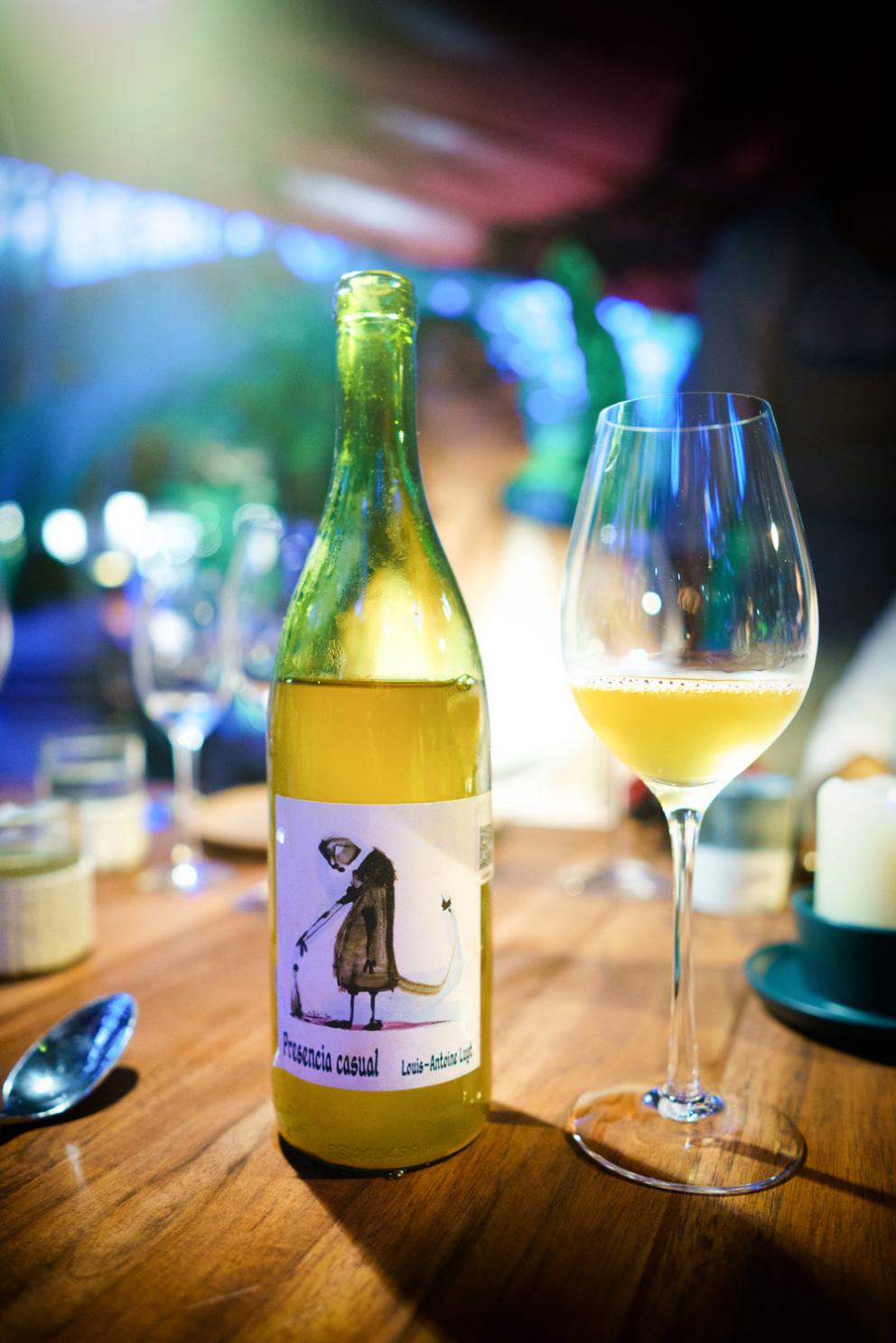 Galleria fotograficaChampagne&nbsp;Louis Roederer&nbsp;2009, Blanc de blancs
Pi&ntilde;uela e tamarindo
Pi&ntilde;uela&nbsp;e tamarindo, da vicino
Vongola regina dal golfo di California
La vongola da vicino
Saluto con pomodori disidratati e chapulines&nbsp;
Brodo freddo di masa con lime e fiori del momento
Mead, birrificio&nbsp;Escollo, stato di&nbsp;Quer&eacute;taro
Cocco giovane e caviale
