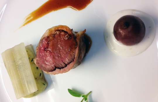 Photogallery






Anchovy staffed with salted codfish, lardo and tomato cake








Sicily king prawns with foie gras, fig and cocoa beans cream








Scallop with a crispy pork cracker, apple sauce and smoked potato








Risotto with red prawns, candied lemon and thyme








Foie gras tortelli with a leek and pumpkin cream








Sea bass with agretti, scorzonera truffle and a spicy orange sauce





