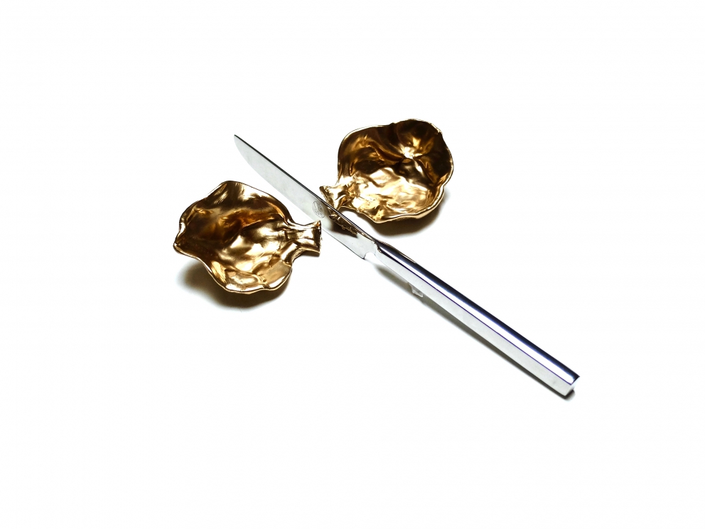 Galleria fotograficaBreakfast at Tiffany&rsquo;s
Seta, pvc, acciaio, cristallo, silicone
Bubbles are forever 
Nylon spalmato, pvc, vetro, alluminio
Make a wish...
Nylon spalmato, pvc, silicone, zucchero, cera
Ready to order? 
Carta fotografica, pvc
Lights, camera, action! 
Velluto di seta, pvc, ottone
Dreams are made of crumbs..
Rasatello di cotone, pvc, pane
Bank robbery
Velluto di seta, pvc, uova di quaglia, vernice acrilica
Bank robbery
Velluto di seta, pvc, uova di quaglia, vernice acrilica
Recipe for success 
Rasatello di cotone, pvc
The big nosh 
Prato sintetico, alluminio, vernice acrilica
The big nosh 
Prato sintetico, alluminio, cotone
The big nosh 
Prato sintetico, alluminio, vernice acrilica
Rock&rsquo;n&rsquo;fork 
Polimero plastico, vernice acrilica, pvc, nylon spalmato, acciaio
