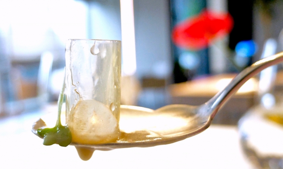 Galleria fotografica






Sulla destra, Spugna di pistacchio salato di Niko Romito (foto Tanio Liotta). Romito sarà relatore a Identità Milano









Pane, burro e alici di Yoji Tokuyoshi (foto Tanio Liotta)









Gli appetizer a base di pollo di Andrea Ribaldone, che sarà relatore a Identità Milano









Canocchie, acqua di pomodoro e verbena essiccata di Gianluca Gorini (foto Tanio Liotta). Gorini sarà relatore a Identità Milano









Yin Yang di gamberi rossi, quinoa allo zenzero e avocado con leche de tigre al mango di Italo Bassi (foto Aromicreativi)









Gambero, olio di semi di fragola e Campari di Riccardo Camanini (foto Brambilla-Serrani). Camanini sarà relatore a Identità Milano









Orto di lumache di Norbert Niederkofler (foto Tanio Liotta). Niederkofler sarà relatore a Identità Milano









Tartare di Fassona all'acqua cotta di porcini di Carlo Porcu (foto Tanio Liotta)









Subioti di farro, ribes, origano cretico, succo di fagiolini e trota salmonata grattugiata di Oliver Piras (foto Tanio Liotta). Piras sarà relatore a Identità Milano









Minestra di mare mischiata potente di Marianna Vitale (foto Carlo Passera)









Ravioli di arachidi toscane, ricci di mare e ristretto di pollo ruspante di Enrico Bartolini (foto Tanio Liotta). Bartolini sarà relatore a Identità Milano






