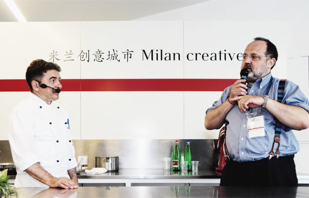 Galleria fotografica






Federico Graziani e Alessandro Negrini, sommelier e chef de Il Luogo di Aimo e Nadia a Milano








La lezione di Alessandro Negrini








Il Risotto carnaroli in guazzetto di mare di Alessandro Negrini








Il cooking show di Andrea Berton, chef del Trussardi alla Scala a Milano








Gli spaghetti alla chitarra di Andrea Berton








Gli spaghetti alla chitarra di Andrea Berton








Elio Sironi, chef del Bulgari a Milano








Il cooking show di Pietro Leemann, chef del Joia a Milano








La preparazione del Raviolo a mano di Pietro Leemann








Il Raviolo a mano di Pietro Leemann








Zuccherino, dessert servito da Pietro Leemann





