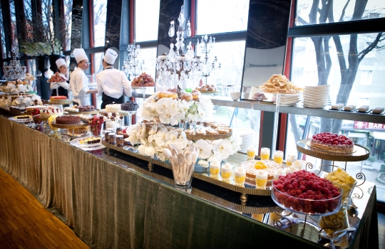 Galleria fotografica
















Luigi Taglienti e la sua Cipolla e quinto quarto













Luigi Sartini di Righi, ristorante di San Marino























I dolci dei Cerea





