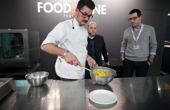 Galleria fotografica
















Luigi Taglienti e la sua Cipolla e quinto quarto













Luigi Sartini di Righi, ristorante di San Marino























I dolci dei Cerea


















Roberto Okabe





