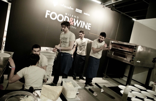 Galleria fotografica
















Luigi Taglienti e la sua Cipolla e quinto quarto













Luigi Sartini di Righi, ristorante di San Marino























I dolci dei Cerea


















Roberto Okabe








Alessandro Pipero e Luciano Monosilio








La carbonara di Monosilio





