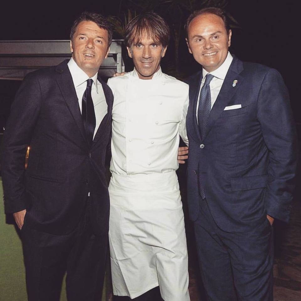 Galleria fotografica











Lo staff del Refettorio Gastromotiva






