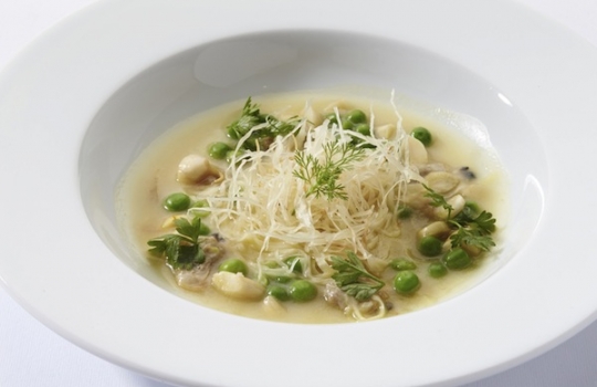 Galleria fotograficaFulvio Pierangelini, a lungo chef del Gambero Rosso di San Vincenzo (Livorno)La celebre Passatina di ceci con gamberi di Fulvio Pierangelini (qua il racconto integrale della lezione)Davide Scabin, chef del Combal.Zero di Rivoli (Torino)Il cyber egg di Davide Scabin, piatto simbolo del cuoco piemontesePasta salad di Davide ScabinVittorio Fusari, Dispensa Pane e Vini ad Adro (Brescia)L&rsquo;Interpretazione dell&rsquo;agnello di Alpago di Vittorio FusariLa pecora con gli occhiali della Val di Fanes, Vittorio FusariVirgilio Martinez, ristorante Central, Lima, Per&ugrave;
&nbsp;Capasanta, ka&ntilde;ihua&nbsp;di Ayaviri, emulsione di camu-camu di Virgilio MartinezErba andina/patata essiccata a 3mila metri, cacao amazzonico e giardino di Virgilio MartinezMeryem Cherkaoui de La Maison du Gourmet di Casablanca, Marocco