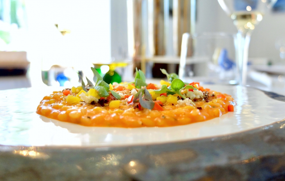 Galleria fotografica






Sulla destra, Spugna di pistacchio salato di Niko Romito (foto Tanio Liotta). Romito sarà relatore a Identità Milano









Pane, burro e alici di Yoji Tokuyoshi (foto Tanio Liotta)









Gli appetizer a base di pollo di Andrea Ribaldone, che sarà relatore a Identità Milano









Canocchie, acqua di pomodoro e verbena essiccata di Gianluca Gorini (foto Tanio Liotta). Gorini sarà relatore a Identità Milano









Yin Yang di gamberi rossi, quinoa allo zenzero e avocado con leche de tigre al mango di Italo Bassi (foto Aromicreativi)









Gambero, olio di semi di fragola e Campari di Riccardo Camanini (foto Brambilla-Serrani). Camanini sarà relatore a Identità Milano









Orto di lumache di Norbert Niederkofler (foto Tanio Liotta). Niederkofler sarà relatore a Identità Milano









Tartare di Fassona all'acqua cotta di porcini di Carlo Porcu (foto Tanio Liotta)









Subioti di farro, ribes, origano cretico, succo di fagiolini e trota salmonata grattugiata di Oliver Piras (foto Tanio Liotta). Piras sarà relatore a Identità Milano









Minestra di mare mischiata potente di Marianna Vitale (foto Carlo Passera)









Ravioli di arachidi toscane, ricci di mare e ristretto di pollo ruspante di Enrico Bartolini (foto Tanio Liotta). Bartolini sarà relatore a Identità Milano









Mezze maniche al brodo di prosciutto, torta fritta e ristretto di balsamico di Terry Giacomello (foto Tanio Liotta)






