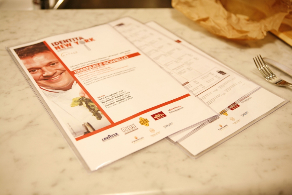 Galleria fotografica






I relatori di Identità New York 2010: da sinistra Gennaro Esposito, Pietro Zito, Emanuele Scarello, Massimo Bottura, Luca Montersino, Cristina Bowerman, Davide Scabin, Moreno Cedroni, Niko Romito, Pino Cuttaia, Ugo Alciati








Lidia Bastianich, Davide Scabin e Paolo Marchi alla conferenza stampa di presentazione Identità New York 2010 nella Piazza di Eataly








Conferenza stampa di presentazione Identità New York 2010 nella Piazza di Eataly








Identità New York 2010








Emanuele Scarello alla conferenza stampa di presentazione Identità New York 2010








Emanuele Scarello e Tatsuya Iwasaki al Corner delle Eccellenze








Luca Montersino alla Pasticceria di Eataly








Il Ristorante del Pesce con Cristina Bowerman e Pino Cuttaia








Gennaro Esposito e Ugo Alciati con gli assitenti di cucina al Ristorante della Pasta








Pietro Zito al Ristorante delle Verdure di Eataly








La Piazza di Eataly





