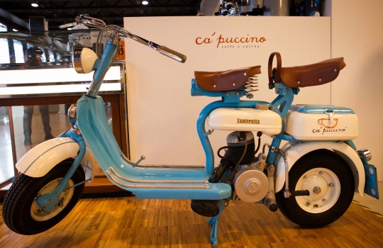 Galleria fotografica






Daniele Zennaro e Irina Freguia: Baccalà mantecato alla veneziana 
Vini in abbinamento
•	Zorzettig - Myò Vigneti di Spessa Friulano Myò Vigneti di Spessa Friuli Colli Orientali DOC 2012 
•	Omina Romana Viognier Lazio IGP 2011 
•	Riccardo Baracchi Metodo Classico Millesimato Brut VSQPRD 2011









Stefano Callegari: Trapizzini
Vini in abbinamento
•	Cleto Chiarli Lambrusco del Fondatore Lambrusco di Sorbara DOC 2012
•	Medici Ermete & Figli Bocciolo Lambrusco Grasparossa dei Colli di Scandiano e Canossa DOC 2012
•	Ca' di Frara Raro Oltrepò Pavese Pinot Nero DOP 2008 
•	Podere Bignolino Pinot Nero Oltrepo Pavese DOC 2009 
•	Col Vetoraz Spumanti Millesimato Valdobbiadene Dry DOCG 2013
 








Food Experience Mondadori













La squadra dell'evento Grande cucina, piccoli piatti








Cesare Battisti: Riso al salto - Lingua e salsa verde
Vini in abbinamento
•	Petra Quercegobbe Toscana Rosso IGT 2010 
•	Feudo Principi di Butera Nero d’Avola Sicilia IGT 2011 
•	Cantina PS Confusion Rosso Marche IGT 2010 
•	Lamole di Lamole Chianti Classico Riserva DOCG 2009








Domenico della Salandra: Guancetta di manzo arrosto con purè.

Vini in abbinamento:
• Carlo Pellegrino Gibelé Zibibbo Secco Terre Siciliane IGP 2012 
•	Marisa Cuomo Fiorduva Furore Bianco Cosa d'Amalfi DOC 2011 
•	Citra Vini Laus Vitae Montepulciano d'Abruzzo DOC 2006
•	Paradisone - Colle degli Angeli Rosso di Montalcino DOC 2008









Enrico e Roberto Cerea: Paccheri al pomodoro mantecati con Grana Padano

Vini in abbinamento:
•	Vivallis Trentodoc Valentini di Weinfeld 
•	Pedrotti Spumanti Trentodoc Pedrotti Bouquet Brut 
•	Revì Trentodoc Paladino Millesimato 2009 
•	Abate Nero Trentodoc Abate Nero Domini Nero Brut Millesimato 2008 
•	Opera Vitivinicola in Valdicembra Trentodoc Opera Brut 2008
•	Ferrari F.lli Lunelli Trentodoc Ferrari Perlé 2007 
•	Maso Martis Trentodoc Maso Martis Riserva 2007








Fulvio Siccardi: Uovo con crema di latte al tartufo NoH2O 
Vini in abbinamento
•	Torre Rosazza Friulano Friuli Colli Orientali DOC 2012 
•	Lis Fadis Guriut Chardonnay Friuli Colli Orientali DOC 2011 
•	Castelfeder Burgum Novum Alto Adige Chardonnay Riserva DOC








Helmut Köcher













Matteo Fronduti: Risotto allo zafferano 
Vini in abbinamento
•	Monte del Frà Custoza Superiore Cá del Magro DOC 2012 
•	Tenuta Ulisse Amaranta Abruzzo Pecorino DOP 2012
•	Tenuta Ferraia Malvasia Secca Frizzante DOC 2012








Il banco dei dolci di Enrico e Roberto Cerea













I produttori di vino








I salumi di Massimo e Luciano Spigaroli








Giovanni Traversone e Marco Tronconi: Polpo e patate - Pisarei e fasò
Vini in abbinamento
•	Joaquin JQN 203 Piante a Lapio Fiano Campania IGT 2011 
•	Cavit Altemasi Riserva Graal Trentodoc 2005 
•	Castelcosa Ucelut Friuli IGT 2009

 








Daniel Canzian: Il Minestrone alla Milanese – Cannolo di polenta e baccalà
Vini in abbinamento
•	Champagne Encry Champagne Brut 2009 
•	Andreola Vigneto Dirupo Valdobbiadene Prosecco Superiore Brut DOCG 2013 
•	Zardetto Spumanti Valdobbiadene Superiore di Cartizze DOCG 2012
 








Gian Pietro e Giorgio Damini: Panino farcito con pancia di manzo - DamBurger
Vini in abbinamento
•	Tenuta Ritterhof Manus Lagrein Riserva Südtirol DOC 2009 
•	Terre di Leone Il Re Pazzo Amarone della Valpolicella Classico DOC 2009 
•	Villa Sandi Marinali Raboso Marca Trevigiana IGT 2009 
•	Borgo Giulia Cruàra Colli di Salerno IGT 2010
 








Riccardo Orfino: Focaccia con stracciatella di bufala – Crema di fave con cicorietta selvatica e caciocavallo di bufala
Vini in abbinamento
•	Marco Bianco Crivella Moscato d'Asti DOCG 2003 
•	Vigne Rada Alghero Stria Vermentino di Sardegna DOC 2012 
•	Mormoraia Ostrea Selezione Vernaccia di San Gimignano DOCG 2012
•	Conte Collalto Conegliano Valdobbiadene Prosecco Superiore Spumante Brut DOCG 2012










Andrea Provenzani: Parmigiana di melanzane incartata - Cappelletti Ferraresi alla panna con Grana Padano stagionato 27 mesi
Vini in abbinamento
•	Allegrini La Grola Veronese IGT 2010 
•	Adami Vigneto Giardino Valdobbiadene Rive di Colbertaldo Dry DOCG 2012 
•	Monte Saline Rosé Brut Nature Metodo Classico VdT 2008
 





