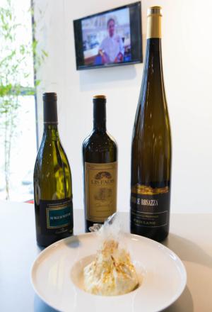 Galleria fotografica






Daniele Zennaro e Irina Freguia: Baccalà mantecato alla veneziana 
Vini in abbinamento
•	Zorzettig - Myò Vigneti di Spessa Friulano Myò Vigneti di Spessa Friuli Colli Orientali DOC 2012 
•	Omina Romana Viognier Lazio IGP 2011 
•	Riccardo Baracchi Metodo Classico Millesimato Brut VSQPRD 2011









Stefano Callegari: Trapizzini
Vini in abbinamento
•	Cleto Chiarli Lambrusco del Fondatore Lambrusco di Sorbara DOC 2012
•	Medici Ermete & Figli Bocciolo Lambrusco Grasparossa dei Colli di Scandiano e Canossa DOC 2012
•	Ca' di Frara Raro Oltrepò Pavese Pinot Nero DOP 2008 
•	Podere Bignolino Pinot Nero Oltrepo Pavese DOC 2009 
•	Col Vetoraz Spumanti Millesimato Valdobbiadene Dry DOCG 2013
 








Food Experience Mondadori













La squadra dell'evento Grande cucina, piccoli piatti








Cesare Battisti: Riso al salto - Lingua e salsa verde
Vini in abbinamento
•	Petra Quercegobbe Toscana Rosso IGT 2010 
•	Feudo Principi di Butera Nero d’Avola Sicilia IGT 2011 
•	Cantina PS Confusion Rosso Marche IGT 2010 
•	Lamole di Lamole Chianti Classico Riserva DOCG 2009








Domenico della Salandra: Guancetta di manzo arrosto con purè.

Vini in abbinamento:
• Carlo Pellegrino Gibelé Zibibbo Secco Terre Siciliane IGP 2012 
•	Marisa Cuomo Fiorduva Furore Bianco Cosa d'Amalfi DOC 2011 
•	Citra Vini Laus Vitae Montepulciano d'Abruzzo DOC 2006
•	Paradisone - Colle degli Angeli Rosso di Montalcino DOC 2008









Enrico e Roberto Cerea: Paccheri al pomodoro mantecati con Grana Padano

Vini in abbinamento:
•	Vivallis Trentodoc Valentini di Weinfeld 
•	Pedrotti Spumanti Trentodoc Pedrotti Bouquet Brut 
•	Revì Trentodoc Paladino Millesimato 2009 
•	Abate Nero Trentodoc Abate Nero Domini Nero Brut Millesimato 2008 
•	Opera Vitivinicola in Valdicembra Trentodoc Opera Brut 2008
•	Ferrari F.lli Lunelli Trentodoc Ferrari Perlé 2007 
•	Maso Martis Trentodoc Maso Martis Riserva 2007





