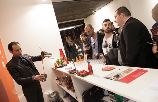 Galleria fotografica






Daniele Zennaro e Irina Freguia: Baccalà mantecato alla veneziana 
Vini in abbinamento
•	Zorzettig - Myò Vigneti di Spessa Friulano Myò Vigneti di Spessa Friuli Colli Orientali DOC 2012 
•	Omina Romana Viognier Lazio IGP 2011 
•	Riccardo Baracchi Metodo Classico Millesimato Brut VSQPRD 2011









Stefano Callegari: Trapizzini
Vini in abbinamento
•	Cleto Chiarli Lambrusco del Fondatore Lambrusco di Sorbara DOC 2012
•	Medici Ermete & Figli Bocciolo Lambrusco Grasparossa dei Colli di Scandiano e Canossa DOC 2012
•	Ca' di Frara Raro Oltrepò Pavese Pinot Nero DOP 2008 
•	Podere Bignolino Pinot Nero Oltrepo Pavese DOC 2009 
•	Col Vetoraz Spumanti Millesimato Valdobbiadene Dry DOCG 2013
 








Food Experience Mondadori













La squadra dell'evento Grande cucina, piccoli piatti








Cesare Battisti: Riso al salto - Lingua e salsa verde
Vini in abbinamento
•	Petra Quercegobbe Toscana Rosso IGT 2010 
•	Feudo Principi di Butera Nero d’Avola Sicilia IGT 2011 
•	Cantina PS Confusion Rosso Marche IGT 2010 
•	Lamole di Lamole Chianti Classico Riserva DOCG 2009








Domenico della Salandra: Guancetta di manzo arrosto con purè.

Vini in abbinamento:
• Carlo Pellegrino Gibelé Zibibbo Secco Terre Siciliane IGP 2012 
•	Marisa Cuomo Fiorduva Furore Bianco Cosa d'Amalfi DOC 2011 
•	Citra Vini Laus Vitae Montepulciano d'Abruzzo DOC 2006
•	Paradisone - Colle degli Angeli Rosso di Montalcino DOC 2008









Enrico e Roberto Cerea: Paccheri al pomodoro mantecati con Grana Padano

Vini in abbinamento:
•	Vivallis Trentodoc Valentini di Weinfeld 
•	Pedrotti Spumanti Trentodoc Pedrotti Bouquet Brut 
•	Revì Trentodoc Paladino Millesimato 2009 
•	Abate Nero Trentodoc Abate Nero Domini Nero Brut Millesimato 2008 
•	Opera Vitivinicola in Valdicembra Trentodoc Opera Brut 2008
•	Ferrari F.lli Lunelli Trentodoc Ferrari Perlé 2007 
•	Maso Martis Trentodoc Maso Martis Riserva 2007








Fulvio Siccardi: Uovo con crema di latte al tartufo NoH2O 
Vini in abbinamento
•	Torre Rosazza Friulano Friuli Colli Orientali DOC 2012 
•	Lis Fadis Guriut Chardonnay Friuli Colli Orientali DOC 2011 
•	Castelfeder Burgum Novum Alto Adige Chardonnay Riserva DOC








Helmut Köcher













Matteo Fronduti: Risotto allo zafferano 
Vini in abbinamento
•	Monte del Frà Custoza Superiore Cá del Magro DOC 2012 
•	Tenuta Ulisse Amaranta Abruzzo Pecorino DOP 2012
•	Tenuta Ferraia Malvasia Secca Frizzante DOC 2012








Il banco dei dolci di Enrico e Roberto Cerea













I produttori di vino








I salumi di Massimo e Luciano Spigaroli








Giovanni Traversone e Marco Tronconi: Polpo e patate - Pisarei e fasò
Vini in abbinamento
•	Joaquin JQN 203 Piante a Lapio Fiano Campania IGT 2011 
•	Cavit Altemasi Riserva Graal Trentodoc 2005 
•	Castelcosa Ucelut Friuli IGT 2009

 








Daniel Canzian: Il Minestrone alla Milanese – Cannolo di polenta e baccalà
Vini in abbinamento
•	Champagne Encry Champagne Brut 2009 
•	Andreola Vigneto Dirupo Valdobbiadene Prosecco Superiore Brut DOCG 2013 
•	Zardetto Spumanti Valdobbiadene Superiore di Cartizze DOCG 2012
 








Gian Pietro e Giorgio Damini: Panino farcito con pancia di manzo - DamBurger
Vini in abbinamento
•	Tenuta Ritterhof Manus Lagrein Riserva Südtirol DOC 2009 
•	Terre di Leone Il Re Pazzo Amarone della Valpolicella Classico DOC 2009 
•	Villa Sandi Marinali Raboso Marca Trevigiana IGT 2009 
•	Borgo Giulia Cruàra Colli di Salerno IGT 2010
 








Riccardo Orfino: Focaccia con stracciatella di bufala – Crema di fave con cicorietta selvatica e caciocavallo di bufala
Vini in abbinamento
•	Marco Bianco Crivella Moscato d'Asti DOCG 2003 
•	Vigne Rada Alghero Stria Vermentino di Sardegna DOC 2012 
•	Mormoraia Ostrea Selezione Vernaccia di San Gimignano DOCG 2012
•	Conte Collalto Conegliano Valdobbiadene Prosecco Superiore Spumante Brut DOCG 2012










Andrea Provenzani: Parmigiana di melanzane incartata - Cappelletti Ferraresi alla panna con Grana Padano stagionato 27 mesi
Vini in abbinamento
•	Allegrini La Grola Veronese IGT 2010 
•	Adami Vigneto Giardino Valdobbiadene Rive di Colbertaldo Dry DOCG 2012 
•	Monte Saline Rosé Brut Nature Metodo Classico VdT 2008
 


















I dolci di Enrico e Roberto Cerea








Kokichi Takahashi: Le Polpette
Vini in abbinamento
•	Nina Ananiashvili & Wine Art La Nina 2010 
•	Cantine Lunae Bosoni Niccolo V Colli di Luni Rosso DOC 2009 
•	Sella & Mosca Marchese di Villamarina Alghero DOC 2008
•	Rivetti & Lauro Uì Valtellina Superiore DOCG 2010
 








Gianluca Esposito: Pasta e cacciucco
Vini in abbinamento
•	Casale del Giglio Satrico Lazio IGT 
•	Cantina Albarossa F.lli Lorenzon Albarossa Prosecco Superiore Conegliano Valdobbiane Brut DOCG 2012
•	Col del Sas - Spagnol Rive di Solighetto Conegliano Valdobbiadene DOCG 2012
 








Luciano Monosilio: Pollo alla cacciatora
Vini in abbinamento
•	Antica Masseria Jorche Riserva Primitivo di Manduria DOP 2010 
•	Monte Zovo Ca' Linverno Rosso Veronese IGT 2010 
•	Casa Vinicola Sartori Regolo Valpolicella Superiore Ripasso DOC 2011
 








Degustazioni di vino agli stand dei produttori













Food Experience Mondadori








Marta Grassi: Vitello Tonnato
Vini in abbinamento
•	Firriato Insolia Sicilia DOC 2012 
•	Vineyards V8+ Sior Toni Prosecco Superiore di Cartizze DOCG 
•	Mezzacorona Rotari AlpeRegis Millesimato Trento Extra Brut DOC 2008
 








Elio Sironi: Spaghetti cacio e pepe al lime
Vini in abbinamento
•	Le Marchesine Franciacorta Brut DOCG 
•	Guido Berlucchi Cellarius Franciacorta Brut DOCG 2008 
•	Fattoria La Valentina Spelt Montepulciano d'Abruzzo DOC 2009
 








Giuseppe Iannotti: Ragù, mozzarella di bufala e pasta
Vini in abbinamento
•	San Salvatore Pian di Stio Paestum Fiano IGT 2012 
•	Cantina Ciccio Zaccagnini Yamada Colline Pescaresi IGT 2012 
•	Il Calepino Il Calepino Non Dosato Metodo Classico VSQ 2007
•	Kettmeir Metodo Classico Rosé Athesis Brut DOC
 








Da sinistra: Elio Sironi, Marta Grassi, Gianluca Biscalchin, Helmut Köcher, Giuseppe Iannotti








Lo spazio di Petra Molino Quaglia










