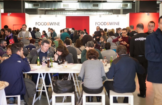 Galleria fotografica






Daniele Zennaro e Irina Freguia: Baccalà mantecato alla veneziana 
Vini in abbinamento
•	Zorzettig - Myò Vigneti di Spessa Friulano Myò Vigneti di Spessa Friuli Colli Orientali DOC 2012 
•	Omina Romana Viognier Lazio IGP 2011 
•	Riccardo Baracchi Metodo Classico Millesimato Brut VSQPRD 2011









Stefano Callegari: Trapizzini
Vini in abbinamento
•	Cleto Chiarli Lambrusco del Fondatore Lambrusco di Sorbara DOC 2012
•	Medici Ermete & Figli Bocciolo Lambrusco Grasparossa dei Colli di Scandiano e Canossa DOC 2012
•	Ca' di Frara Raro Oltrepò Pavese Pinot Nero DOP 2008 
•	Podere Bignolino Pinot Nero Oltrepo Pavese DOC 2009 
•	Col Vetoraz Spumanti Millesimato Valdobbiadene Dry DOCG 2013
 








Food Experience Mondadori













La squadra dell'evento Grande cucina, piccoli piatti








Cesare Battisti: Riso al salto - Lingua e salsa verde
Vini in abbinamento
•	Petra Quercegobbe Toscana Rosso IGT 2010 
•	Feudo Principi di Butera Nero d’Avola Sicilia IGT 2011 
•	Cantina PS Confusion Rosso Marche IGT 2010 
•	Lamole di Lamole Chianti Classico Riserva DOCG 2009








Domenico della Salandra: Guancetta di manzo arrosto con purè.

Vini in abbinamento:
• Carlo Pellegrino Gibelé Zibibbo Secco Terre Siciliane IGP 2012 
•	Marisa Cuomo Fiorduva Furore Bianco Cosa d'Amalfi DOC 2011 
•	Citra Vini Laus Vitae Montepulciano d'Abruzzo DOC 2006
•	Paradisone - Colle degli Angeli Rosso di Montalcino DOC 2008









Enrico e Roberto Cerea: Paccheri al pomodoro mantecati con Grana Padano

Vini in abbinamento:
•	Vivallis Trentodoc Valentini di Weinfeld 
•	Pedrotti Spumanti Trentodoc Pedrotti Bouquet Brut 
•	Revì Trentodoc Paladino Millesimato 2009 
•	Abate Nero Trentodoc Abate Nero Domini Nero Brut Millesimato 2008 
•	Opera Vitivinicola in Valdicembra Trentodoc Opera Brut 2008
•	Ferrari F.lli Lunelli Trentodoc Ferrari Perlé 2007 
•	Maso Martis Trentodoc Maso Martis Riserva 2007








Fulvio Siccardi: Uovo con crema di latte al tartufo NoH2O 
Vini in abbinamento
•	Torre Rosazza Friulano Friuli Colli Orientali DOC 2012 
•	Lis Fadis Guriut Chardonnay Friuli Colli Orientali DOC 2011 
•	Castelfeder Burgum Novum Alto Adige Chardonnay Riserva DOC








Helmut Köcher













Matteo Fronduti: Risotto allo zafferano 
Vini in abbinamento
•	Monte del Frà Custoza Superiore Cá del Magro DOC 2012 
•	Tenuta Ulisse Amaranta Abruzzo Pecorino DOP 2012
•	Tenuta Ferraia Malvasia Secca Frizzante DOC 2012








Il banco dei dolci di Enrico e Roberto Cerea













I produttori di vino








I salumi di Massimo e Luciano Spigaroli








Giovanni Traversone e Marco Tronconi: Polpo e patate - Pisarei e fasò
Vini in abbinamento
•	Joaquin JQN 203 Piante a Lapio Fiano Campania IGT 2011 
•	Cavit Altemasi Riserva Graal Trentodoc 2005 
•	Castelcosa Ucelut Friuli IGT 2009

 








Daniel Canzian: Il Minestrone alla Milanese – Cannolo di polenta e baccalà
Vini in abbinamento
•	Champagne Encry Champagne Brut 2009 
•	Andreola Vigneto Dirupo Valdobbiadene Prosecco Superiore Brut DOCG 2013 
•	Zardetto Spumanti Valdobbiadene Superiore di Cartizze DOCG 2012
 








Gian Pietro e Giorgio Damini: Panino farcito con pancia di manzo - DamBurger
Vini in abbinamento
•	Tenuta Ritterhof Manus Lagrein Riserva Südtirol DOC 2009 
•	Terre di Leone Il Re Pazzo Amarone della Valpolicella Classico DOC 2009 
•	Villa Sandi Marinali Raboso Marca Trevigiana IGT 2009 
•	Borgo Giulia Cruàra Colli di Salerno IGT 2010
 








Riccardo Orfino: Focaccia con stracciatella di bufala – Crema di fave con cicorietta selvatica e caciocavallo di bufala
Vini in abbinamento
•	Marco Bianco Crivella Moscato d'Asti DOCG 2003 
•	Vigne Rada Alghero Stria Vermentino di Sardegna DOC 2012 
•	Mormoraia Ostrea Selezione Vernaccia di San Gimignano DOCG 2012
•	Conte Collalto Conegliano Valdobbiadene Prosecco Superiore Spumante Brut DOCG 2012










Andrea Provenzani: Parmigiana di melanzane incartata - Cappelletti Ferraresi alla panna con Grana Padano stagionato 27 mesi
Vini in abbinamento
•	Allegrini La Grola Veronese IGT 2010 
•	Adami Vigneto Giardino Valdobbiadene Rive di Colbertaldo Dry DOCG 2012 
•	Monte Saline Rosé Brut Nature Metodo Classico VdT 2008
 


















I dolci di Enrico e Roberto Cerea








Kokichi Takahashi: Le Polpette
Vini in abbinamento
•	Nina Ananiashvili & Wine Art La Nina 2010 
•	Cantine Lunae Bosoni Niccolo V Colli di Luni Rosso DOC 2009 
•	Sella & Mosca Marchese di Villamarina Alghero DOC 2008
•	Rivetti & Lauro Uì Valtellina Superiore DOCG 2010
 








Gianluca Esposito: Pasta e cacciucco
Vini in abbinamento
•	Casale del Giglio Satrico Lazio IGT 
•	Cantina Albarossa F.lli Lorenzon Albarossa Prosecco Superiore Conegliano Valdobbiane Brut DOCG 2012
•	Col del Sas - Spagnol Rive di Solighetto Conegliano Valdobbiadene DOCG 2012
 








Luciano Monosilio: Pollo alla cacciatora
Vini in abbinamento
•	Antica Masseria Jorche Riserva Primitivo di Manduria DOP 2010 
•	Monte Zovo Ca' Linverno Rosso Veronese IGT 2010 
•	Casa Vinicola Sartori Regolo Valpolicella Superiore Ripasso DOC 2011
 








Degustazioni di vino agli stand dei produttori





