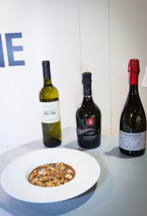 Galleria fotografica






Daniele Zennaro e Irina Freguia: Baccalà mantecato alla veneziana 
Vini in abbinamento
•	Zorzettig - Myò Vigneti di Spessa Friulano Myò Vigneti di Spessa Friuli Colli Orientali DOC 2012 
•	Omina Romana Viognier Lazio IGP 2011 
•	Riccardo Baracchi Metodo Classico Millesimato Brut VSQPRD 2011









Stefano Callegari: Trapizzini
Vini in abbinamento
•	Cleto Chiarli Lambrusco del Fondatore Lambrusco di Sorbara DOC 2012
•	Medici Ermete & Figli Bocciolo Lambrusco Grasparossa dei Colli di Scandiano e Canossa DOC 2012
•	Ca' di Frara Raro Oltrepò Pavese Pinot Nero DOP 2008 
•	Podere Bignolino Pinot Nero Oltrepo Pavese DOC 2009 
•	Col Vetoraz Spumanti Millesimato Valdobbiadene Dry DOCG 2013
 








Food Experience Mondadori













La squadra dell'evento Grande cucina, piccoli piatti








Cesare Battisti: Riso al salto - Lingua e salsa verde
Vini in abbinamento
•	Petra Quercegobbe Toscana Rosso IGT 2010 
•	Feudo Principi di Butera Nero d’Avola Sicilia IGT 2011 
•	Cantina PS Confusion Rosso Marche IGT 2010 
•	Lamole di Lamole Chianti Classico Riserva DOCG 2009








Domenico della Salandra: Guancetta di manzo arrosto con purè.

Vini in abbinamento:
• Carlo Pellegrino Gibelé Zibibbo Secco Terre Siciliane IGP 2012 
•	Marisa Cuomo Fiorduva Furore Bianco Cosa d'Amalfi DOC 2011 
•	Citra Vini Laus Vitae Montepulciano d'Abruzzo DOC 2006
•	Paradisone - Colle degli Angeli Rosso di Montalcino DOC 2008









Enrico e Roberto Cerea: Paccheri al pomodoro mantecati con Grana Padano

Vini in abbinamento:
•	Vivallis Trentodoc Valentini di Weinfeld 
•	Pedrotti Spumanti Trentodoc Pedrotti Bouquet Brut 
•	Revì Trentodoc Paladino Millesimato 2009 
•	Abate Nero Trentodoc Abate Nero Domini Nero Brut Millesimato 2008 
•	Opera Vitivinicola in Valdicembra Trentodoc Opera Brut 2008
•	Ferrari F.lli Lunelli Trentodoc Ferrari Perlé 2007 
•	Maso Martis Trentodoc Maso Martis Riserva 2007








Fulvio Siccardi: Uovo con crema di latte al tartufo NoH2O 
Vini in abbinamento
•	Torre Rosazza Friulano Friuli Colli Orientali DOC 2012 
•	Lis Fadis Guriut Chardonnay Friuli Colli Orientali DOC 2011 
•	Castelfeder Burgum Novum Alto Adige Chardonnay Riserva DOC








Helmut Köcher













Matteo Fronduti: Risotto allo zafferano 
Vini in abbinamento
•	Monte del Frà Custoza Superiore Cá del Magro DOC 2012 
•	Tenuta Ulisse Amaranta Abruzzo Pecorino DOP 2012
•	Tenuta Ferraia Malvasia Secca Frizzante DOC 2012








Il banco dei dolci di Enrico e Roberto Cerea













I produttori di vino








I salumi di Massimo e Luciano Spigaroli








Giovanni Traversone e Marco Tronconi: Polpo e patate - Pisarei e fasò
Vini in abbinamento
•	Joaquin JQN 203 Piante a Lapio Fiano Campania IGT 2011 
•	Cavit Altemasi Riserva Graal Trentodoc 2005 
•	Castelcosa Ucelut Friuli IGT 2009

 








Daniel Canzian: Il Minestrone alla Milanese – Cannolo di polenta e baccalà
Vini in abbinamento
•	Champagne Encry Champagne Brut 2009 
•	Andreola Vigneto Dirupo Valdobbiadene Prosecco Superiore Brut DOCG 2013 
•	Zardetto Spumanti Valdobbiadene Superiore di Cartizze DOCG 2012
 








Gian Pietro e Giorgio Damini: Panino farcito con pancia di manzo - DamBurger
Vini in abbinamento
•	Tenuta Ritterhof Manus Lagrein Riserva Südtirol DOC 2009 
•	Terre di Leone Il Re Pazzo Amarone della Valpolicella Classico DOC 2009 
•	Villa Sandi Marinali Raboso Marca Trevigiana IGT 2009 
•	Borgo Giulia Cruàra Colli di Salerno IGT 2010
 








Riccardo Orfino: Focaccia con stracciatella di bufala – Crema di fave con cicorietta selvatica e caciocavallo di bufala
Vini in abbinamento
•	Marco Bianco Crivella Moscato d'Asti DOCG 2003 
•	Vigne Rada Alghero Stria Vermentino di Sardegna DOC 2012 
•	Mormoraia Ostrea Selezione Vernaccia di San Gimignano DOCG 2012
•	Conte Collalto Conegliano Valdobbiadene Prosecco Superiore Spumante Brut DOCG 2012










Andrea Provenzani: Parmigiana di melanzane incartata - Cappelletti Ferraresi alla panna con Grana Padano stagionato 27 mesi
Vini in abbinamento
•	Allegrini La Grola Veronese IGT 2010 
•	Adami Vigneto Giardino Valdobbiadene Rive di Colbertaldo Dry DOCG 2012 
•	Monte Saline Rosé Brut Nature Metodo Classico VdT 2008
 


















I dolci di Enrico e Roberto Cerea








Kokichi Takahashi: Le Polpette
Vini in abbinamento
•	Nina Ananiashvili & Wine Art La Nina 2010 
•	Cantine Lunae Bosoni Niccolo V Colli di Luni Rosso DOC 2009 
•	Sella & Mosca Marchese di Villamarina Alghero DOC 2008
•	Rivetti & Lauro Uì Valtellina Superiore DOCG 2010
 





