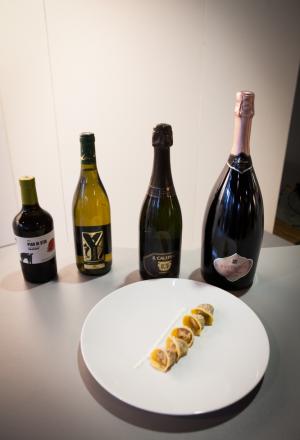 Galleria fotografica






Daniele Zennaro e Irina Freguia: Baccalà mantecato alla veneziana 
Vini in abbinamento
•	Zorzettig - Myò Vigneti di Spessa Friulano Myò Vigneti di Spessa Friuli Colli Orientali DOC 2012 
•	Omina Romana Viognier Lazio IGP 2011 
•	Riccardo Baracchi Metodo Classico Millesimato Brut VSQPRD 2011









Stefano Callegari: Trapizzini
Vini in abbinamento
•	Cleto Chiarli Lambrusco del Fondatore Lambrusco di Sorbara DOC 2012
•	Medici Ermete & Figli Bocciolo Lambrusco Grasparossa dei Colli di Scandiano e Canossa DOC 2012
•	Ca' di Frara Raro Oltrepò Pavese Pinot Nero DOP 2008 
•	Podere Bignolino Pinot Nero Oltrepo Pavese DOC 2009 
•	Col Vetoraz Spumanti Millesimato Valdobbiadene Dry DOCG 2013
 








Food Experience Mondadori













La squadra dell'evento Grande cucina, piccoli piatti








Cesare Battisti: Riso al salto - Lingua e salsa verde
Vini in abbinamento
•	Petra Quercegobbe Toscana Rosso IGT 2010 
•	Feudo Principi di Butera Nero d’Avola Sicilia IGT 2011 
•	Cantina PS Confusion Rosso Marche IGT 2010 
•	Lamole di Lamole Chianti Classico Riserva DOCG 2009








Domenico della Salandra: Guancetta di manzo arrosto con purè.

Vini in abbinamento:
• Carlo Pellegrino Gibelé Zibibbo Secco Terre Siciliane IGP 2012 
•	Marisa Cuomo Fiorduva Furore Bianco Cosa d'Amalfi DOC 2011 
•	Citra Vini Laus Vitae Montepulciano d'Abruzzo DOC 2006
•	Paradisone - Colle degli Angeli Rosso di Montalcino DOC 2008









Enrico e Roberto Cerea: Paccheri al pomodoro mantecati con Grana Padano

Vini in abbinamento:
•	Vivallis Trentodoc Valentini di Weinfeld 
•	Pedrotti Spumanti Trentodoc Pedrotti Bouquet Brut 
•	Revì Trentodoc Paladino Millesimato 2009 
•	Abate Nero Trentodoc Abate Nero Domini Nero Brut Millesimato 2008 
•	Opera Vitivinicola in Valdicembra Trentodoc Opera Brut 2008
•	Ferrari F.lli Lunelli Trentodoc Ferrari Perlé 2007 
•	Maso Martis Trentodoc Maso Martis Riserva 2007








Fulvio Siccardi: Uovo con crema di latte al tartufo NoH2O 
Vini in abbinamento
•	Torre Rosazza Friulano Friuli Colli Orientali DOC 2012 
•	Lis Fadis Guriut Chardonnay Friuli Colli Orientali DOC 2011 
•	Castelfeder Burgum Novum Alto Adige Chardonnay Riserva DOC








Helmut Köcher













Matteo Fronduti: Risotto allo zafferano 
Vini in abbinamento
•	Monte del Frà Custoza Superiore Cá del Magro DOC 2012 
•	Tenuta Ulisse Amaranta Abruzzo Pecorino DOP 2012
•	Tenuta Ferraia Malvasia Secca Frizzante DOC 2012








Il banco dei dolci di Enrico e Roberto Cerea













I produttori di vino








I salumi di Massimo e Luciano Spigaroli








Giovanni Traversone e Marco Tronconi: Polpo e patate - Pisarei e fasò
Vini in abbinamento
•	Joaquin JQN 203 Piante a Lapio Fiano Campania IGT 2011 
•	Cavit Altemasi Riserva Graal Trentodoc 2005 
•	Castelcosa Ucelut Friuli IGT 2009

 








Daniel Canzian: Il Minestrone alla Milanese – Cannolo di polenta e baccalà
Vini in abbinamento
•	Champagne Encry Champagne Brut 2009 
•	Andreola Vigneto Dirupo Valdobbiadene Prosecco Superiore Brut DOCG 2013 
•	Zardetto Spumanti Valdobbiadene Superiore di Cartizze DOCG 2012
 








Gian Pietro e Giorgio Damini: Panino farcito con pancia di manzo - DamBurger
Vini in abbinamento
•	Tenuta Ritterhof Manus Lagrein Riserva Südtirol DOC 2009 
•	Terre di Leone Il Re Pazzo Amarone della Valpolicella Classico DOC 2009 
•	Villa Sandi Marinali Raboso Marca Trevigiana IGT 2009 
•	Borgo Giulia Cruàra Colli di Salerno IGT 2010
 








Riccardo Orfino: Focaccia con stracciatella di bufala – Crema di fave con cicorietta selvatica e caciocavallo di bufala
Vini in abbinamento
•	Marco Bianco Crivella Moscato d'Asti DOCG 2003 
•	Vigne Rada Alghero Stria Vermentino di Sardegna DOC 2012 
•	Mormoraia Ostrea Selezione Vernaccia di San Gimignano DOCG 2012
•	Conte Collalto Conegliano Valdobbiadene Prosecco Superiore Spumante Brut DOCG 2012










Andrea Provenzani: Parmigiana di melanzane incartata - Cappelletti Ferraresi alla panna con Grana Padano stagionato 27 mesi
Vini in abbinamento
•	Allegrini La Grola Veronese IGT 2010 
•	Adami Vigneto Giardino Valdobbiadene Rive di Colbertaldo Dry DOCG 2012 
•	Monte Saline Rosé Brut Nature Metodo Classico VdT 2008
 


















I dolci di Enrico e Roberto Cerea








Kokichi Takahashi: Le Polpette
Vini in abbinamento
•	Nina Ananiashvili & Wine Art La Nina 2010 
•	Cantine Lunae Bosoni Niccolo V Colli di Luni Rosso DOC 2009 
•	Sella & Mosca Marchese di Villamarina Alghero DOC 2008
•	Rivetti & Lauro Uì Valtellina Superiore DOCG 2010
 








Gianluca Esposito: Pasta e cacciucco
Vini in abbinamento
•	Casale del Giglio Satrico Lazio IGT 
•	Cantina Albarossa F.lli Lorenzon Albarossa Prosecco Superiore Conegliano Valdobbiane Brut DOCG 2012
•	Col del Sas - Spagnol Rive di Solighetto Conegliano Valdobbiadene DOCG 2012
 








Luciano Monosilio: Pollo alla cacciatora
Vini in abbinamento
•	Antica Masseria Jorche Riserva Primitivo di Manduria DOP 2010 
•	Monte Zovo Ca' Linverno Rosso Veronese IGT 2010 
•	Casa Vinicola Sartori Regolo Valpolicella Superiore Ripasso DOC 2011
 








Degustazioni di vino agli stand dei produttori













Food Experience Mondadori








Marta Grassi: Vitello Tonnato
Vini in abbinamento
•	Firriato Insolia Sicilia DOC 2012 
•	Vineyards V8+ Sior Toni Prosecco Superiore di Cartizze DOCG 
•	Mezzacorona Rotari AlpeRegis Millesimato Trento Extra Brut DOC 2008
 








Elio Sironi: Spaghetti cacio e pepe al lime
Vini in abbinamento
•	Le Marchesine Franciacorta Brut DOCG 
•	Guido Berlucchi Cellarius Franciacorta Brut DOCG 2008 
•	Fattoria La Valentina Spelt Montepulciano d'Abruzzo DOC 2009
 





