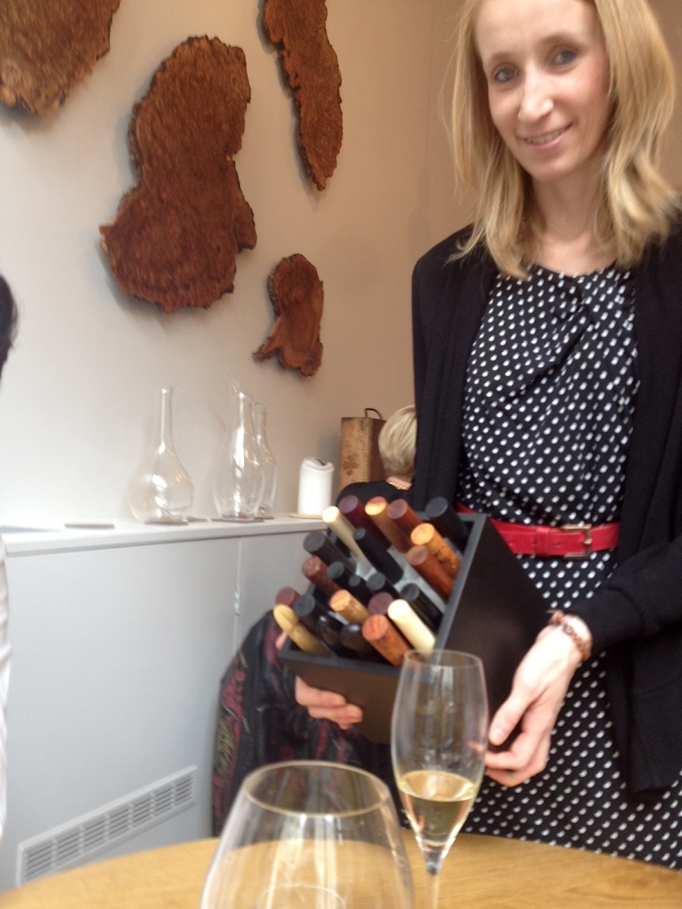 Galleria fotografica






Manzo, lampone, parmigiano








Piselli, panace e arancio confit








Bietole e more








Uovo, mais, cumino








Pomodori, mandorle e polveri di basilico rosso e verde








Pan brioches su un letto di fieno con burro della Normandia








Brodo di gamberi e carote








Calamaro, tartare di speck, aglio confit e cavolo riccio








Anguilla e sesamo nero (e cubetti nascosti di mela verde)





