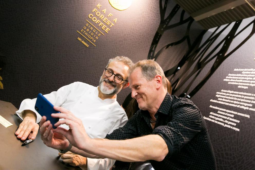 Galleria fotografica






Yannick Alléno davantin allo stand S.Pellegrino "The Experienze Table"









Matteo Lunelli, Oscar Farinetti, Francesco Cerea e, seduti, Josep Roca e Antonio Santini









Francesca Romana Barberini allo stand Petra Molino Quaglia









Massimo Bottura & selfie









Franco Pepe e Carlo Cracco









Fabrizio Ferrari e Nicola Fossaceca allo stand della Fondazione Birra Moretti









Gran folla: là in fondo c'è Pino Cuttaia...









Stand del Consorzio Tutela Grana Padano Dop, con Elisabetta Serraiotto









Paolo Parisi, Simone Rugiati & friends









Elio Sironi alla The Experience Table, che ha servito 800 coperti in tre giorni









Selfie con Viviana Varese e Francesca Romana Barberini



















Paolo Griffa









Oscar Farinetti e Claudio Ceroni









Yannick Alléno, Camilla Lunelli, Davide Oldani









Annie Féolde, Franco Pepe






