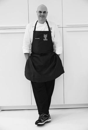 Galleria fotograficaFulvio Pierangelini, a lungo chef del Gambero Rosso di San Vincenzo (Livorno)La celebre Passatina di ceci con gamberi di Fulvio Pierangelini (qua il racconto integrale della lezione)Davide Scabin, chef del Combal.Zero di Rivoli (Torino)Il cyber egg di Davide Scabin, piatto simbolo del cuoco piemontesePasta salad di Davide ScabinVittorio Fusari, Dispensa Pane e Vini ad Adro (Brescia)L&rsquo;Interpretazione dell&rsquo;agnello di Alpago di Vittorio FusariLa pecora con gli occhiali della Val di Fanes, Vittorio FusariVirgilio Martinez, ristorante Central, Lima, Per&ugrave;
&nbsp;Capasanta, ka&ntilde;ihua&nbsp;di Ayaviri, emulsione di camu-camu di Virgilio MartinezErba andina/patata essiccata a 3mila metri, cacao amazzonico e giardino di Virgilio MartinezMeryem Cherkaoui de La Maison du Gourmet di Casablanca, MaroccoVongole allo zafferano in brodo con sapori marocchini, mandorle, fave e croccante di&nbsp;Meryem Cherkaou