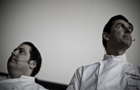 Galleria fotograficaDa sinistra, Massimiliano Alajmo delle Calandre di Rubano (Padova), Corrado Assenza&nbsp;del Caff&egrave; Sicilia di Noto (Siracusa) e Aimo Moroni del Luogo di Aimo e Nadia a MilanoUn sorridente Moreno Cedroni, cuoco della Madonnina del Pescatore di Senigallia (Ancona)A sinistra Paolo Marchi, a destra Claudio Ceroni. I due vertici di Identit&agrave; GoloseRoberto Restelli, a lungo curatore dell'edizione italiana della Guida MichelinLuciana Bianchi, giornalista italo-brasilianaGiuliano Baldessari, sous chef delle Calandre di Rubano,&nbsp;Padova; Alfredo Pratolongo, direttore comunicazione e affari istituzionali Heineken Italia e Paolo MarchiRodrigo Oliveira, cuoco paulista del Mocot&ograve;Pausa caff&egrave; allo spazio LavazzaDa sinistra, il giornalista Stefano Vegliani, il cuoco Carlo Cracco e il suop sous chef Matteo BaronettoMassimo Bottura dell'Osteria Francescana di Modena e Matteo Baronetto del ristorante Cracco di MilanoIl giornalista Gabriele Zanatta con Riccardo Monco e Italo Bassi, chef dell'Enoteca Pinchiorri di FirenzeRoberto ed Enrico (Bobo e Chicco) Cerea del ristorante Da Vittorio di Brusaporto (Bergamo)Alessandra Rotondi, sommelier romana di stanza a New YorkMatteo e Camilla Lunelli di Cantine Ferrari premiano i fratelli CereaGiulia Corradetti di Identit&agrave; Golose e Davide Scabin, chef del Combal.Zero di Rivoli, TorinoPremiati Oleifici Barbera premia Missy Robbins, cuoca americana di A Voce a New York. A destra, Paolo MarchiIl giornalista Andrea PetriniRosita Dassisti e Claudio Ceroni&nbsp;di Magenta BureauDi spalle, Marco Bolasco, direttore editoriale di Slow Food e Paolo Lopriore, cuoco del Canto di SienaChiara Quaglia e Piero Gabrieli di Molino Quaglia premiano il "pizzaiolo" Simone Padoan de I Tigli di San Bonifacio a VeronaMassimo Bottura, Osteria Francescana, ModenaEnzo Vizzari, direttore delle Guida ai Ristoranti Espresso e Paolo MarchiSulla sedia il pastaio Giovanni Assante, a terra il cuoco paulista Alex Atala con la sommelier Alessandra RotondiClaudio Ceroni e Paolo Marchi rendono omaggio ad Alessandra Piazzoni, colonna di Magenta BureauPaolo Marchi stretto tra la collega Livia Chiriotti e l'agronomo di Valhrona&nbsp;Jean-Fran&ccedil;ois DargeinFr&eacute;d&eacute;ric Bau,&nbsp;ma&icirc;tre p&acirc;tissier di ValhronaRen&eacute; Redzepi, chef del Noma di CopenaghenLa giornalista Livia Chiriotti con Luca Lacalamita, giovane pasticcere dell'Enoteca Pinchiorri di FirenzeHeinz Beck, chef della Pergola di RomaPaolo Marchi premia Missy Robbins e Claudio Sadler del ristorante Sadler di MilanoLe formule di Niko Romito, chef del ristorante Reale di Castel di Sangro (Chieti)Marchi con Paolo Donei del Malga Panna di TrentoGiovanni Minetti di Casa E. Mirafiore (a destra) consegna ad Alessandro Gilmozzi del Molin di Cavalese il premio di Artigiano della GolaAlfio Ghezzi della Locanda Margon di TrentoLa giornalista e scrittrice Alessandra MeldolesiAlfredo Zini di Fipe premia Viviana Varese del ristorante Alice di Milano: suo il premio&nbsp;Identit&agrave; vincenti a MilanoDa sinistra, il foodwriter Nicola Massa con Roberta Sudbrack, cuoca del ristorante omonimo di Rio de JaneiroGaston Acurio, chef peruviano di Astrid y GastonPaolo Marchi tra Mauro Uliassi e Moreno Cedroni, due assi di stanza a Senigallia, AnconaIn prima fila da sinistra, la giornalista Laura Di Cosimo e Cinzia Benzi e Luisa Acciarri Marchi di Identit&agrave; GoloseDaniel Facen, cuoco trentino dell'Anteprima di Chiuduno (Bergamo)