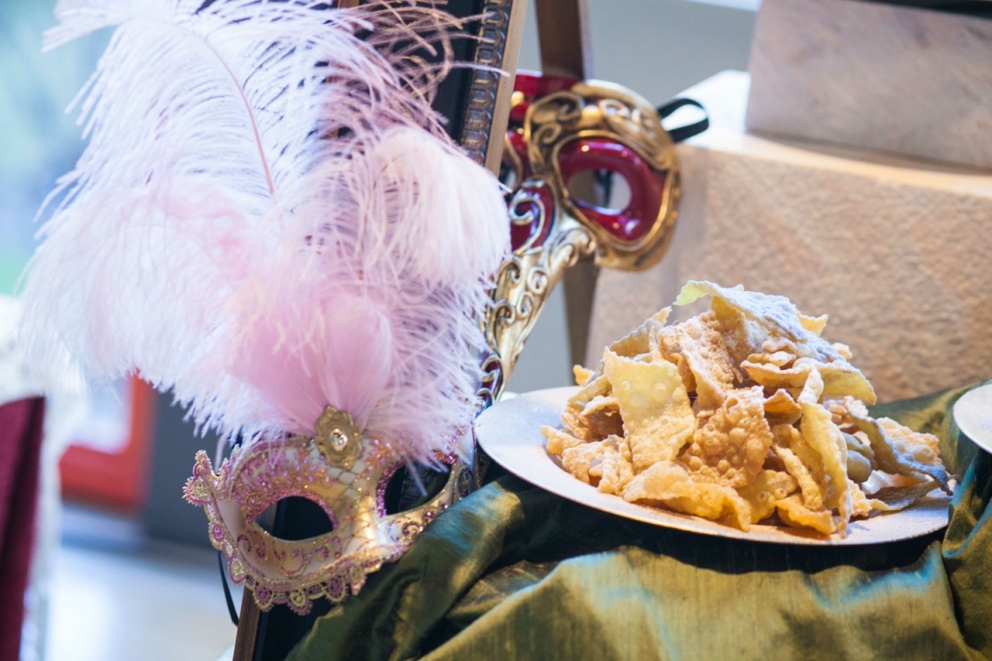 Galleria fotografica











 Da sinistra: Paolo Marchi, Gianluca Gorini, Helmuth Köcher, Niccolò Rizzi, Christian Milone, Giuseppe Iannotti













 Massimo Bottura








 Da sinistra: Massimo Bottura, Helmuth Köcher, Antonio Borruso, Giorgio e Gian Pietro Damini, Paolo Marchi








 Davide Oldani e Ugo Alciati










