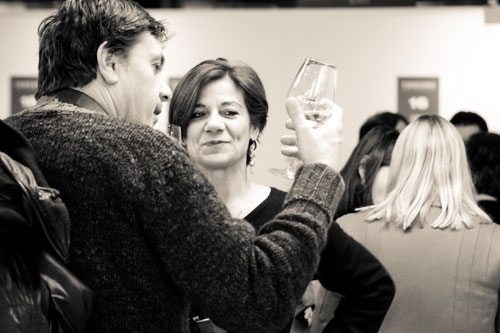 Galleria fotograficaA sinistra, Roberto Ceraudo, vignaiolo calabrese e tra i grandi protagonisti di Milano Food & Wine FestivalClaudio Sadler, cuoco protagonista di MF&WF (foto Ezio Zigliani)Federico Graziani del Luogo di Aimo e Nadia e Luca Gardini, due grandi sommelier (foto Ezio Zigliani)Pietro Zito, cuoco di Antichi Sapori a Montegrosso d'Andria (foto Ezio Zigliani)All'estrema destra, Davide Oldani del D'O di Cornaredo (Milano, foto Ezio Zigliani)Massimo Bottura (foto Ezio Zigliani)foto Ezio Zigliani