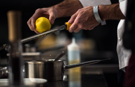 Galleria fotograficaAssalto a Kobe DesramaultsEmilie Rey ed Eric Pras: coppia dolce"Percorsi" di Gianluca Fusto: doppia presentazione del libro, doppi applausiThe Fat Duck Trio: 5 anni dopo Heston Blumenthal, il ristorante di Bray torna sul palco milanese con James Petrie, Jonny Lake e Hideko KawaHeinz Beck e il suo braccio armato dolce Giuseppe AmatoMassimiliano Alajmo: J come PjizzaFabio Barbaglini, Ezio Santin e Massimiliano Alajmo: dietro al maestroI fratelli Castanho: l'Amazzonia di Belem&nbsp;Rafa Pe&ntilde;a e il suo aiutante: giovent&ugrave; catalanaFrancesca Barberini, Andrea Petrini, Bertrand Gr&eacute;baut e Theo DanyAngel Leon, il pesce alle Colonne d'ErcoleGiulia Corradetti, Magnus Nilsson e Lisa MarchesiRyan Clift: il cocktail-pairingCarlo Cracco e Matteo Baronetto: le basi dell'acidoOscar Farinetti e Clement VachonMassimo Bottura. Sullo sfondo, Davide Di Fabio&nbsp;Il giubilo di Dominique PersooneDavide Scabin e il suo secondo Giuseppe RambaldiTonino Cannavacciuolo e Gennaro EspositoPieter LonnevilleNella selva di arti, Gert De MangeleerGianluca Fusto, spettatore del Dossier DessertIrina Freguia e Ivan CrispoMaxime Meilleur: superlativoLo squadrone del Coq di Lorenzo CogoClaudio CeroniA sinistra, si riconosce Giuliano BadessariDaniel Humm e Stefano VeglianiPietro Zito e Paolo Marchi: le genesi del rispettoFranco Pepe, Francesca Romana Barberini e Simone PadoanA destra, David Kinch con Jacob PilarskiI Crippa boysCristina Bowerman: concentrataLivia ChiriottiTarsia TrevisanJacopo Bianchi, Jordi Roca e Joan Roca: viva il CellerDavide OldaniOscar Farinetti e Claudio Ceroni