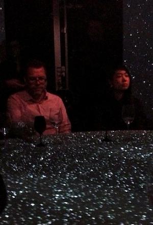 Galleria fotografica






Le prove generali








Prove del primo atto: al centro, il Bonsai di pica-pica


















Comincia la nostra esperienza: occhio all'indirizzo del centro Arts Santa Monica








Fuori staziona il van di Girona con tutto il nécessaire commestibile








Dentro, la targa coi ringraziamenti a tutti coloro che hanno lavorato al progetto








Per arrivare al set dell'opera si attraversa una mostra che proietta in oblò teaser coi motivi anticipatori di quel che troveremo dentro








Un altro teaser








Il set prima delle trasmissioni













Si parte








Una spirale ci introduce al viaggio








Al centro del tavolo, nascosto tra bonsai (un classico rochiano), pica-pica di bon bon rappresentativi di vari paesi: cevice peruviano, guacamole messicano, cous-cous marocchino...








Commensali spiazzati








Il sogno ha inizio: l'atto primo mette in tavola la Luna, sfere di tartufo bianco e nero con distillato terrestre








Intorno, un video di Franc Aleu, le musiche di Luca Francesconi e il tableware di Taller Luesma Vega








La luna





