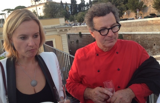 Galleria fotograficaPalloncini rossi in piazza di Spagna: via a Chef sotto le stelle 225 gradi, sole e tanti sorrisiLa terrazza del Palazzetto dell'Hotel Hassler, prologo dell'eventoA sinistra, il colombiano Roy Caceres di Metamorfosi e&nbsp;Massimo D'Innocenti di Casina ValadierA destra, Michele Gioia del Cesar della Posta VecchiaGianfranco Pascucci scherza con Alessandro Circiello e&nbsp;Anna Dente dell'Osteria di San CesarioDino De BellisMozzarella di bufala a go go