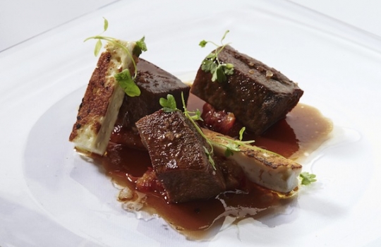 Galleria fotograficaFulvio Pierangelini, a lungo chef del Gambero Rosso di San Vincenzo (Livorno)La celebre Passatina di ceci con gamberi di Fulvio Pierangelini (qua il racconto integrale della lezione)Davide Scabin, chef del Combal.Zero di Rivoli (Torino)Il cyber egg di Davide Scabin, piatto simbolo del cuoco piemontesePasta salad di Davide ScabinVittorio Fusari, Dispensa Pane e Vini ad Adro (Brescia)L&rsquo;Interpretazione dell&rsquo;agnello di Alpago di Vittorio FusariLa pecora con gli occhiali della Val di Fanes, Vittorio FusariVirgilio Martinez, ristorante Central, Lima, Per&ugrave;
&nbsp;Capasanta, ka&ntilde;ihua&nbsp;di Ayaviri, emulsione di camu-camu di Virgilio MartinezErba andina/patata essiccata a 3mila metri, cacao amazzonico e giardino di Virgilio MartinezMeryem Cherkaoui de La Maison du Gourmet di Casablanca, MaroccoVongole allo zafferano in brodo con sapori marocchini, mandorle, fave e croccante di&nbsp;Meryem CherkaouCarlos Garcia, chef del ristorante Alto di Caracas, Venezuela