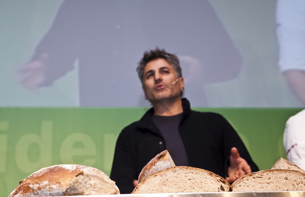 Galleria fotografica






Identità di libertà 2010 - Preparazioni








Identità di libertà 2010 - Il palco








Identità di libertà 2010 - Pietro Zito, chef del ristorante Antichi Sapori a Montegrosso d'Andria (Barletta-Andria-Trani)








Identità di libertà 2010 - Massimo Bottura sul palco








Identità di libertà 2010 - Pietro Leemann, chef del ristorante Joia a Milano








Identità di libertà 2010 - Emanuele Scarello, chef del ristorante Agli Amici a Udine








Identità di libertà 2010 - Le degustazioni 








Identità di libertà 2010 - Giusi Foschia, coltivatrice di fiori e erbe incontaminate commestibili a Tarcento (Udine)








Identità di libertà 2010 - Paolo Marchi e Dario Zidaric






