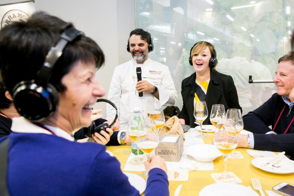 Galleria fotografica






Yannick Alléno davantin allo stand S.Pellegrino "The Experienze Table"









Matteo Lunelli, Oscar Farinetti, Francesco Cerea e, seduti, Josep Roca e Antonio Santini









Francesca Romana Barberini allo stand Petra Molino Quaglia









Massimo Bottura & selfie









Franco Pepe e Carlo Cracco









Fabrizio Ferrari e Nicola Fossaceca allo stand della Fondazione Birra Moretti









Gran folla: là in fondo c'è Pino Cuttaia...









Stand del Consorzio Tutela Grana Padano Dop, con Elisabetta Serraiotto









Paolo Parisi, Simone Rugiati & friends









Elio Sironi alla The Experience Table, che ha servito 800 coperti in tre giorni









Selfie con Viviana Varese e Francesca Romana Barberini



















Paolo Griffa









Oscar Farinetti e Claudio Ceroni









Yannick Alléno, Camilla Lunelli, Davide Oldani









Annie Féolde, Franco Pepe









Ri-Bottura da Lavazza









Solaika Marrocco alla Fondazione Birra Moretti






