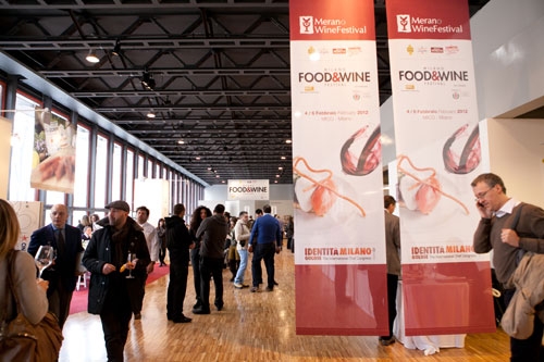 Galleria fotograficaA sinistra, Roberto Ceraudo, vignaiolo calabrese e tra i grandi protagonisti di Milano Food & Wine FestivalClaudio Sadler, cuoco protagonista di MF&WF (foto Ezio Zigliani)Federico Graziani del Luogo di Aimo e Nadia e Luca Gardini, due grandi sommelier (foto Ezio Zigliani)Pietro Zito, cuoco di Antichi Sapori a Montegrosso d'Andria (foto Ezio Zigliani)All'estrema destra, Davide Oldani del D'O di Cornaredo (Milano, foto Ezio Zigliani)Massimo Bottura (foto Ezio Zigliani)foto Ezio Zigliani