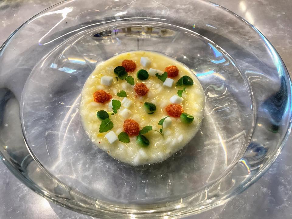 Galleria fotograficaLa sala
Trionfo di amouse bouche
Mare Nostrum
Linguine Gerardo di Nola con aglio, olio, peperoncino, baccal&agrave; e puttanesca
