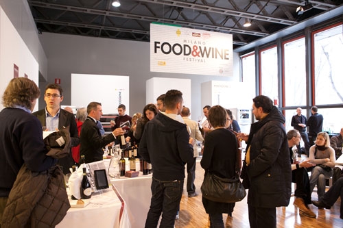 Galleria fotograficaA sinistra, Roberto Ceraudo, vignaiolo calabrese e tra i grandi protagonisti di Milano Food & Wine FestivalClaudio Sadler, cuoco protagonista di MF&WF (foto Ezio Zigliani)Federico Graziani del Luogo di Aimo e Nadia e Luca Gardini, due grandi sommelier (foto Ezio Zigliani)Pietro Zito, cuoco di Antichi Sapori a Montegrosso d'Andria (foto Ezio Zigliani)All'estrema destra, Davide Oldani del D'O di Cornaredo (Milano, foto Ezio Zigliani)Massimo Bottura (foto Ezio Zigliani)foto Ezio Zigliani